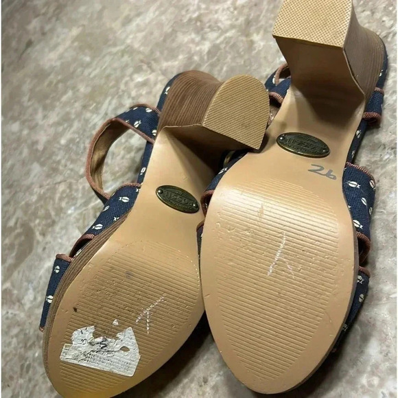 Fossil blue with ivory lady bugs , open toe,canvas heel , strappy, block heel 4” - Picture 9 of 13